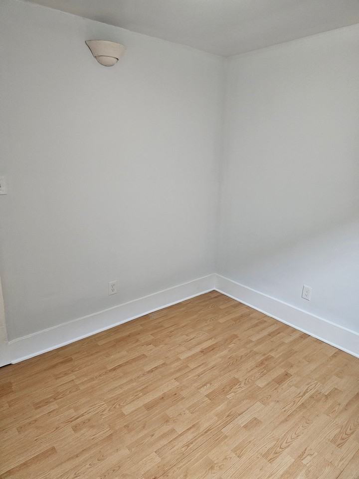 ATTENTION COLLEGE STUDENTS - Photo 6 of 17