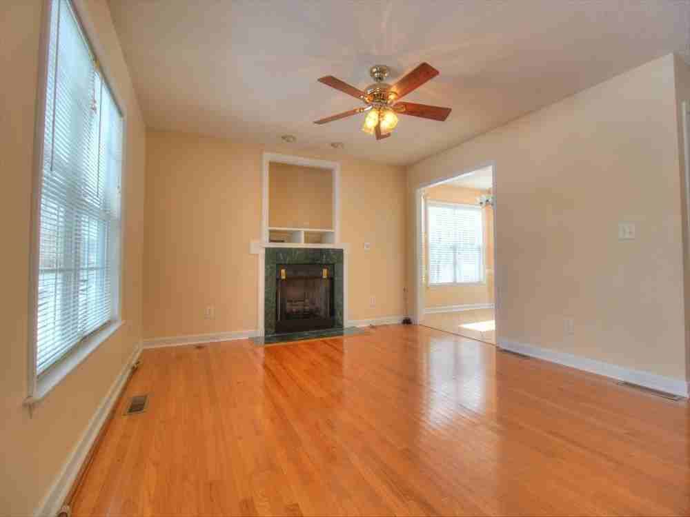 940 Winterside Ln - Photo 2 of 13