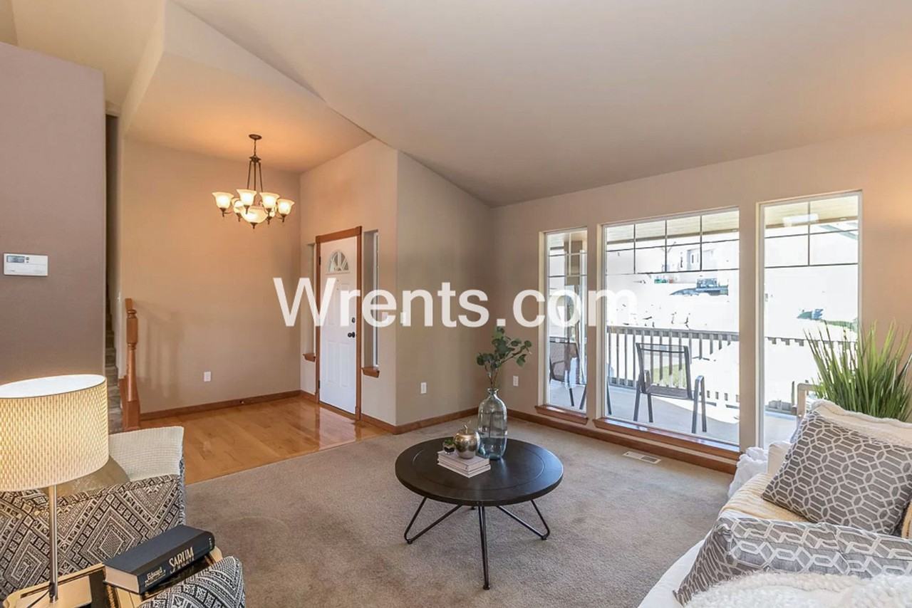 17501 Horseman Dr - Photo 3 of 15