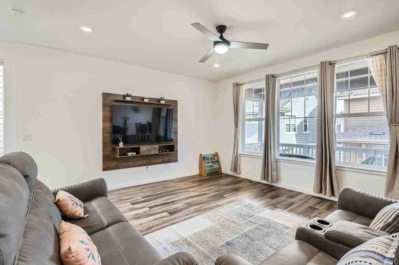 9012 Borrowdale Ln - Photo 4 of 20