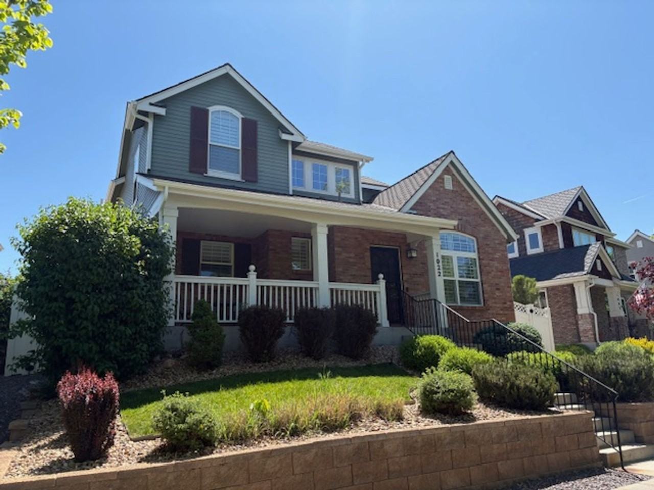 1022 Roslyn St - Photo 2 of 42