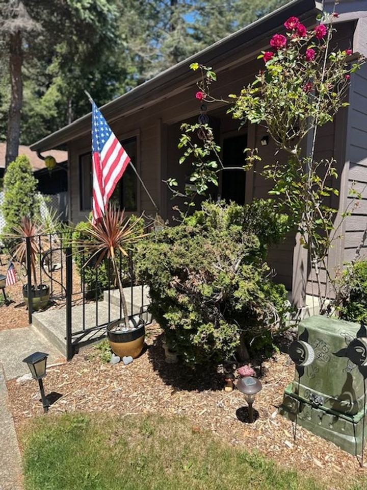 1476 Glenwood Dr - Photo 3 of 23