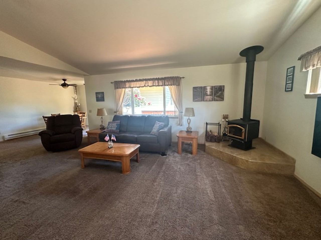 1476 Glenwood Dr - Photo 4 of 23