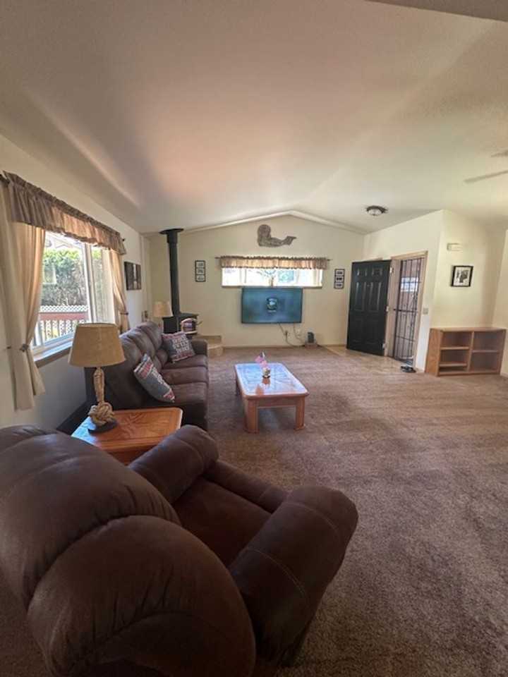 1476 Glenwood Dr - Photo 7 of 23