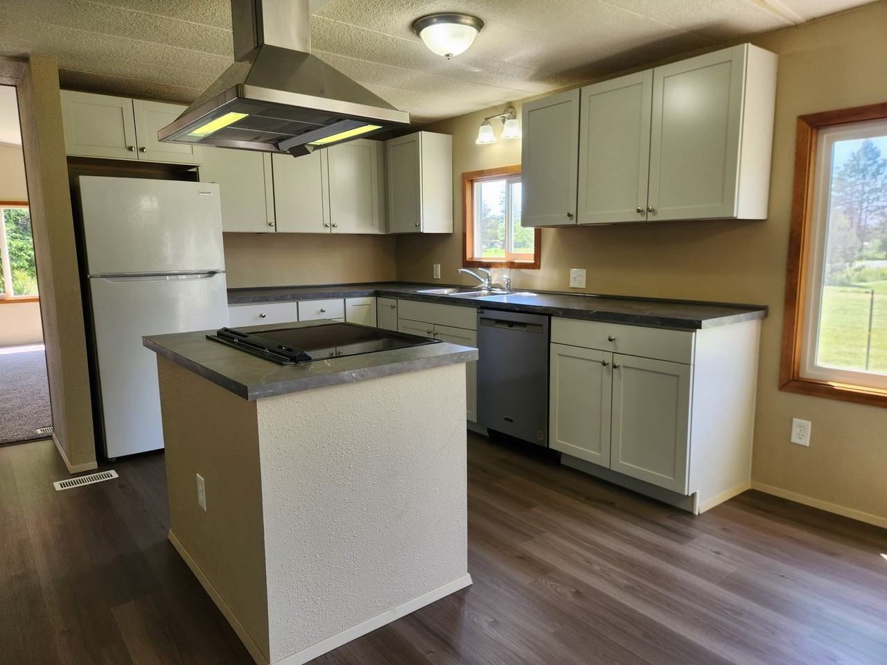 882 Kelly Rd - Photo 3 of 22