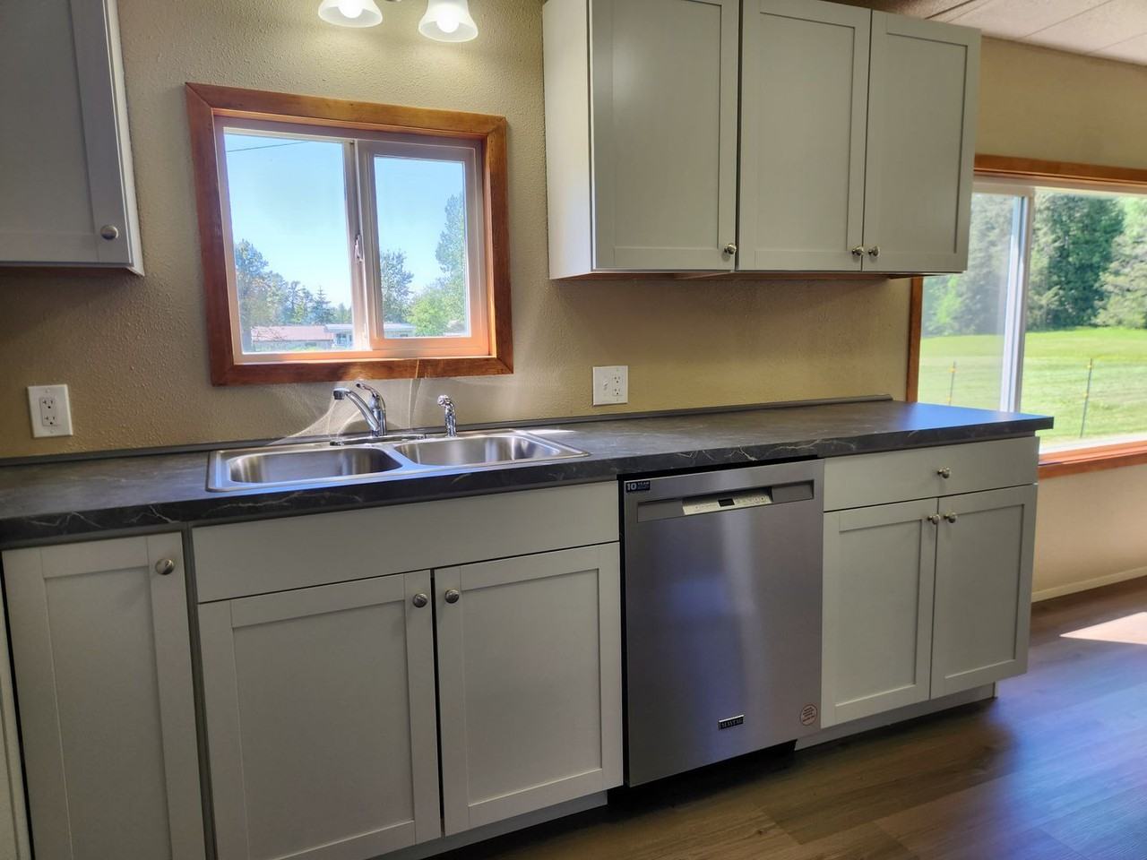882 Kelly Rd - Photo 4 of 22