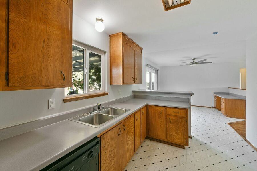 4625 Sloan St - Photo 2 of 29