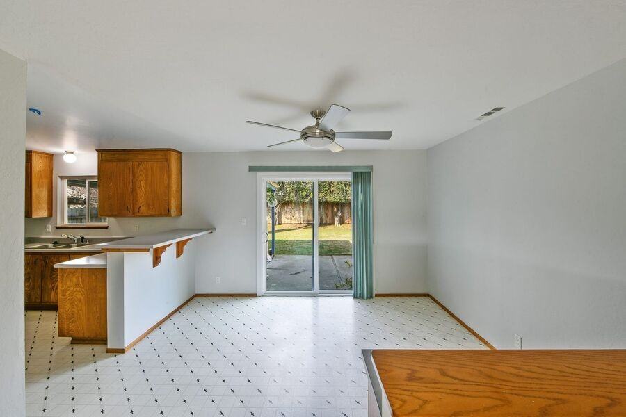4625 Sloan St - Photo 3 of 29