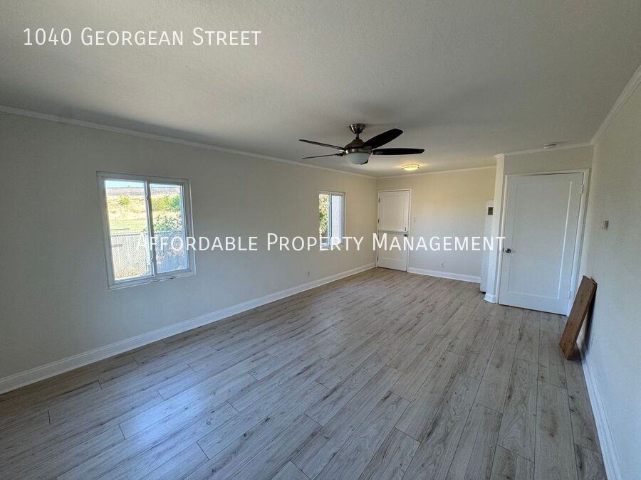 1040 Georgean St - Photo 2 of 13