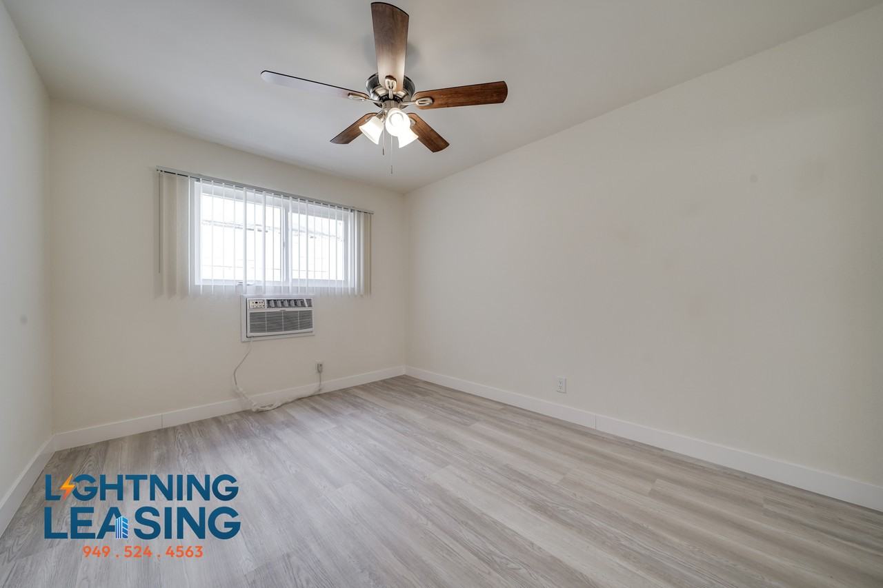 6737 Independence Ave #1A - Photo 4 of 18