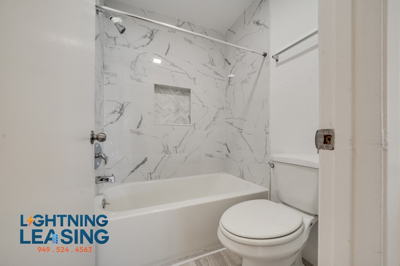 6737 Independence Ave #1A - Photo 7 of 18