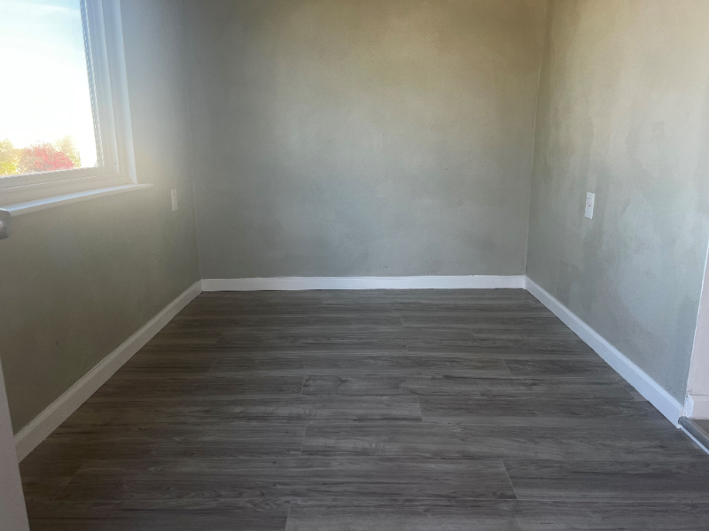 319 E St - Photo 3 of 11