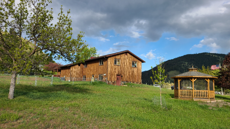 9336 Miller Creek Rd - Photo 3 of 20