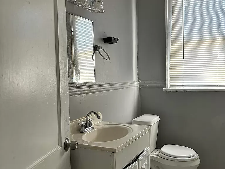 1105 Boulevard - Photo 6 of 10