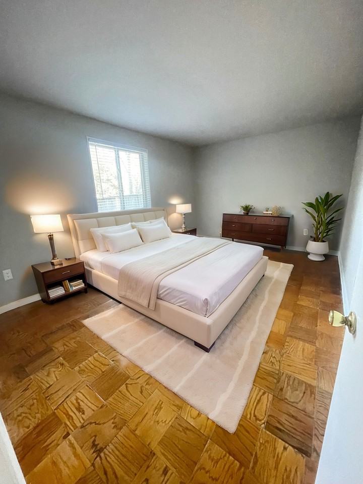 TOWNE CREST APARTMENTS - Photo 4 of 27