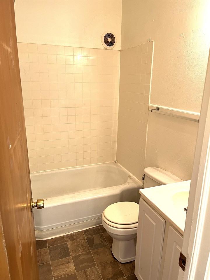 4906 Ingersoll Avenue - Photo 7 of 8