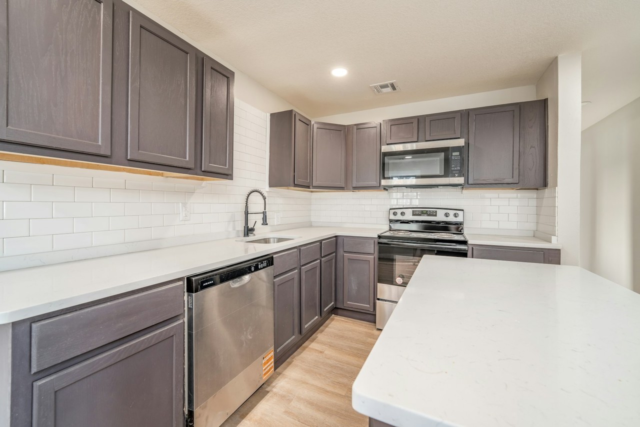 212 New York Street - Photo 6 of 25