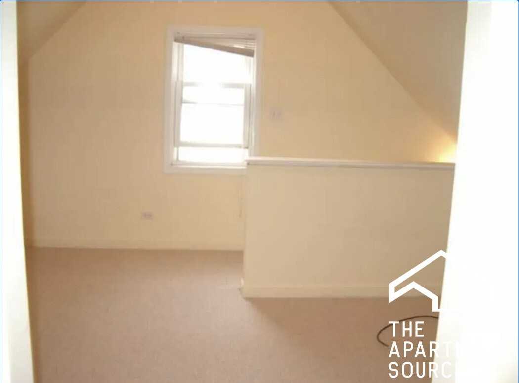 852 West Buckingham Place, Unit R2 - Photo 2 of 11