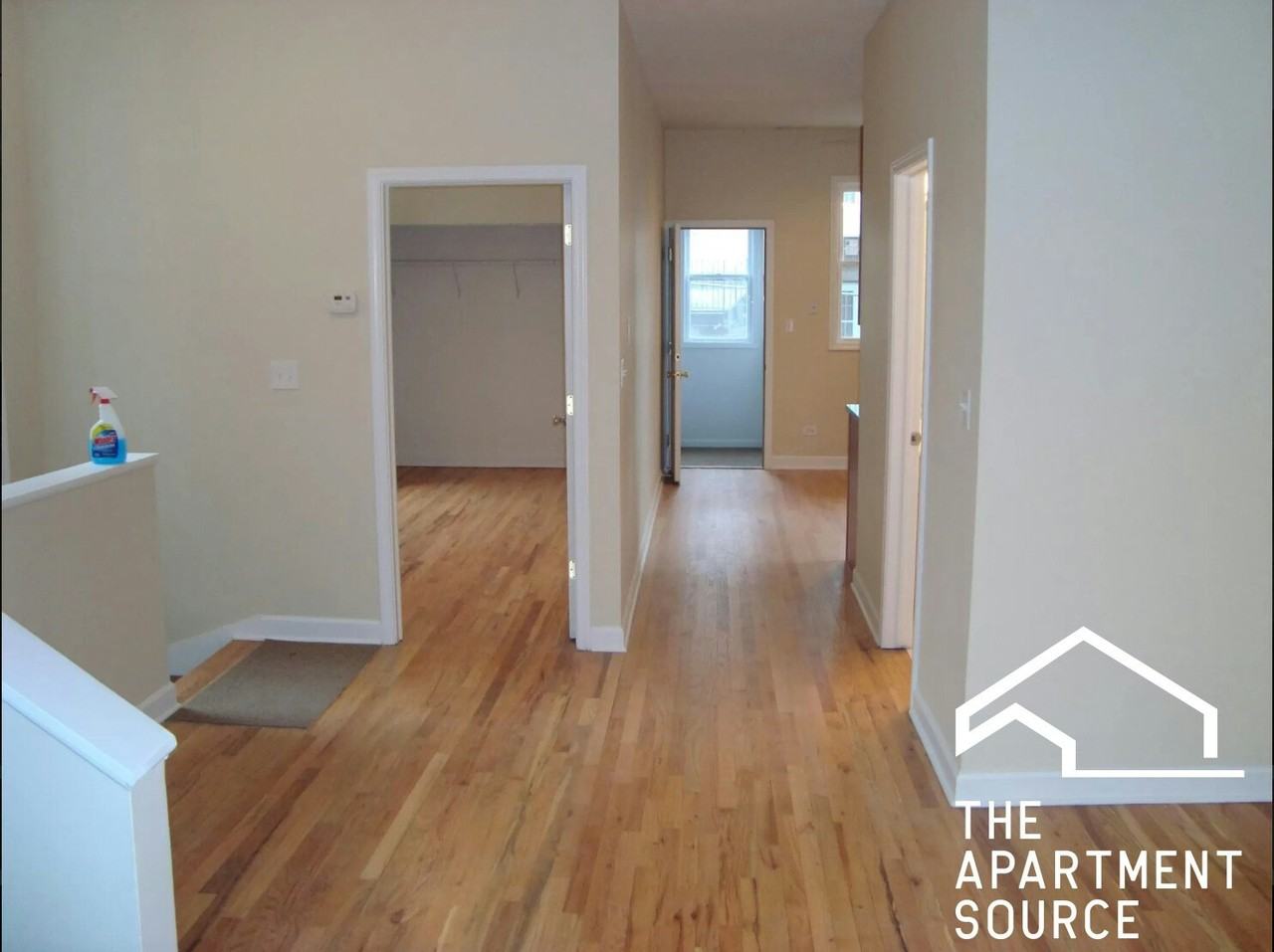 852 West Buckingham Place, Unit R2 - Photo 4 of 11