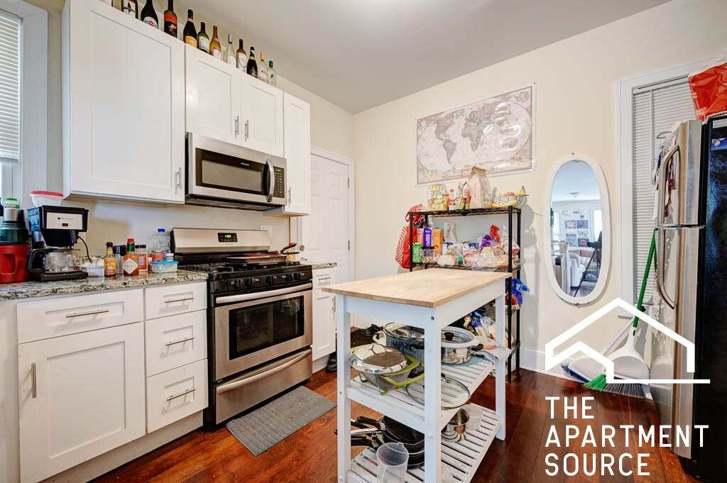 2619 North Southport Avenue, Unit C1 - Photo 3 of 14