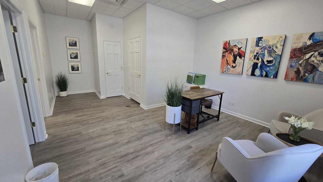 810 Baker Street - Photo 5 of 8