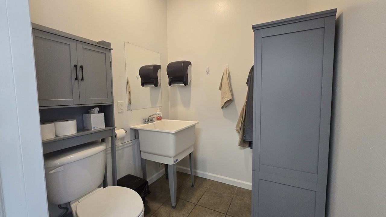 810 Baker Street - Photo 6 of 8