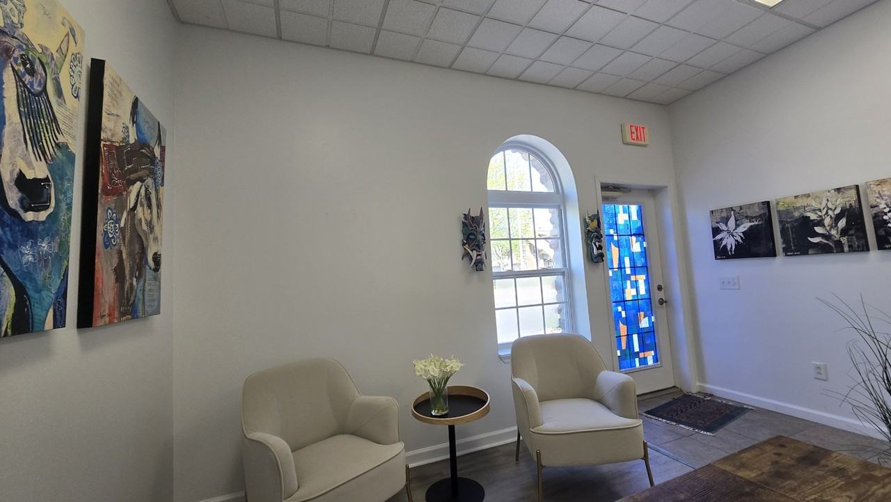 810 Baker Street - Photo 7 of 8