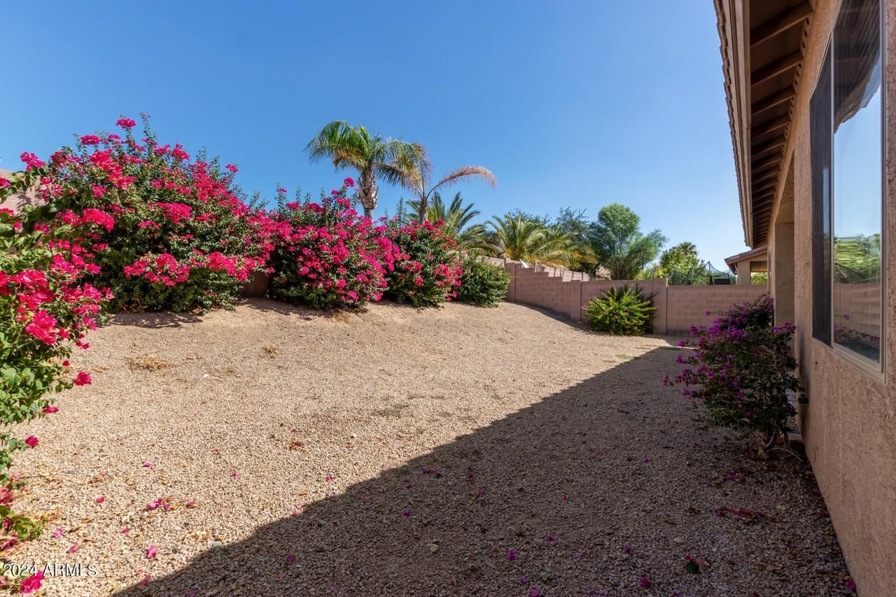 2310 W Spur Dr - Photo 4 of 44