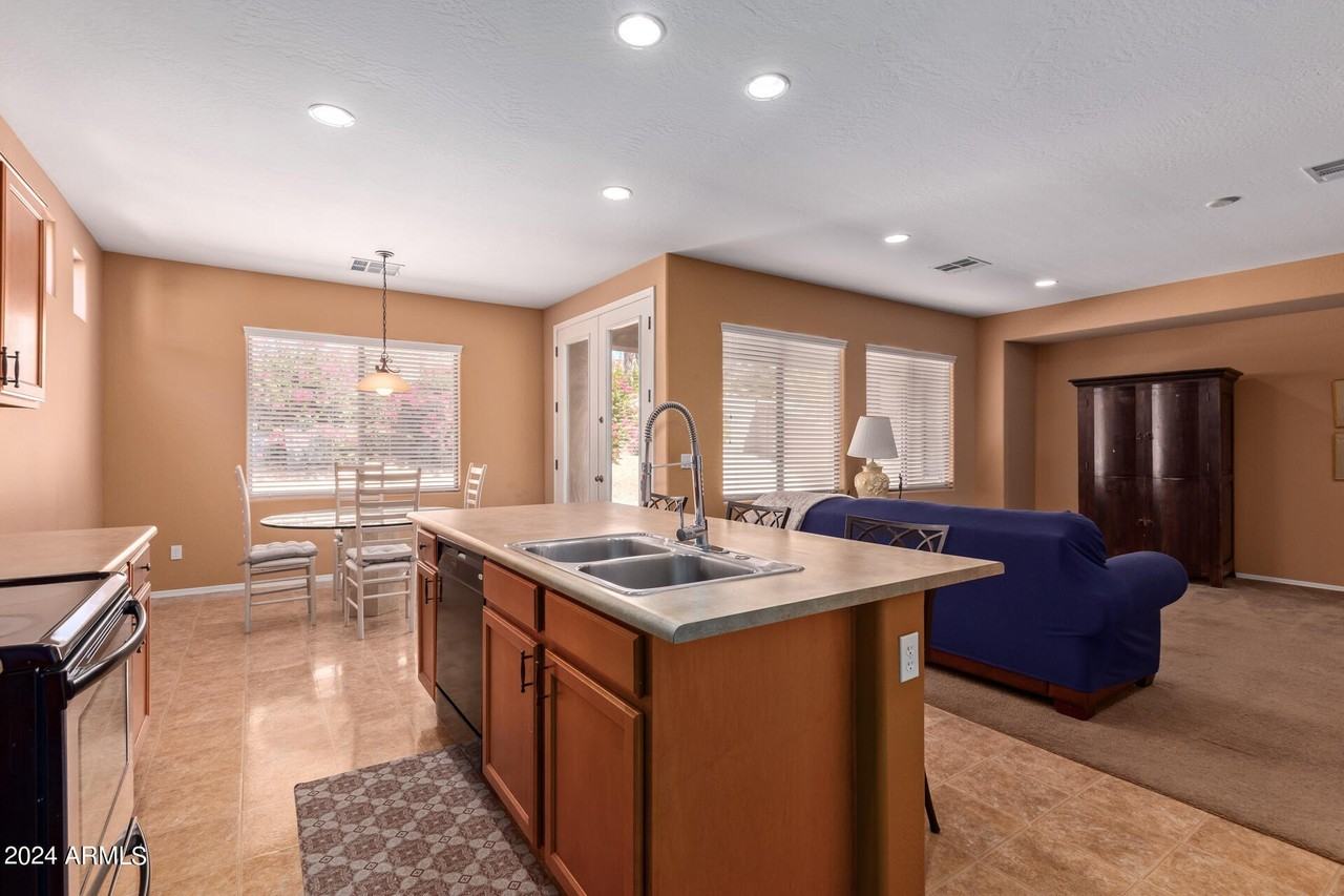 2310 W Spur Dr - Photo 5 of 44