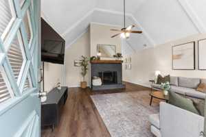 featured image of 1100 Kenwood Dr