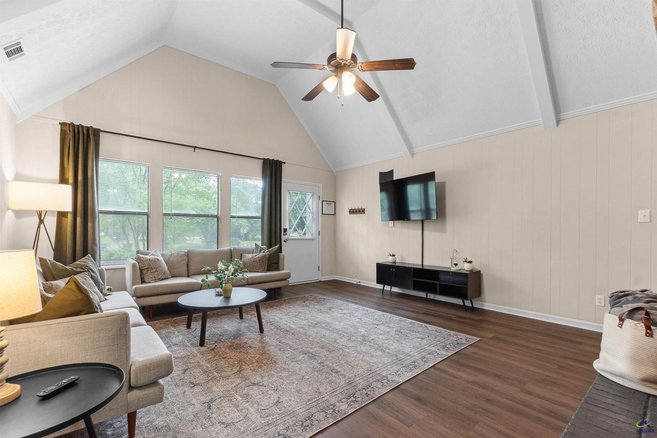 1100 Kenwood Dr - Photo 5 of 41