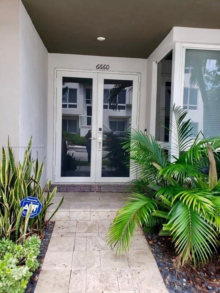 6660 Nw 105th Ct #6660 - Photo 4 of 32