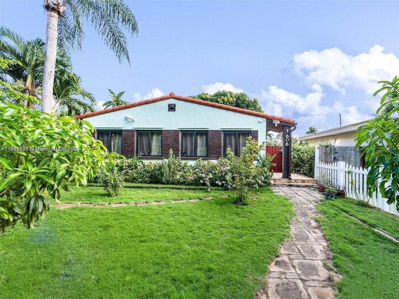 1606 Wiley St - Photo 2 of 23