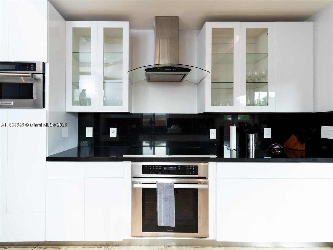 1606 Wiley St - Photo 5 of 23