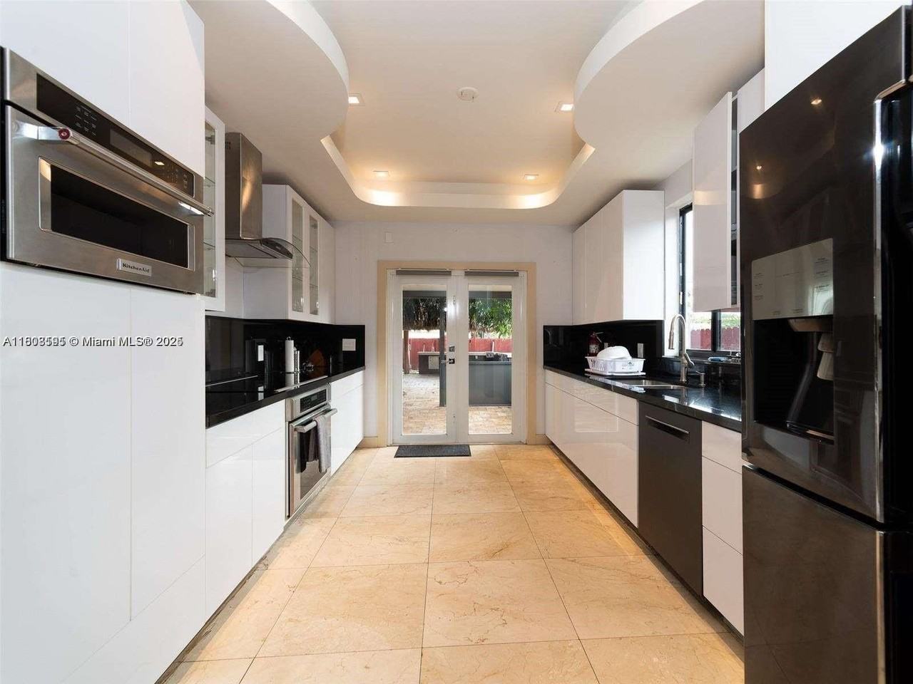 1606 Wiley St - Photo 6 of 23