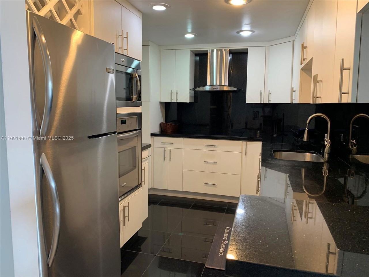 500 Bayview Dr #620 - Photo 6 of 8