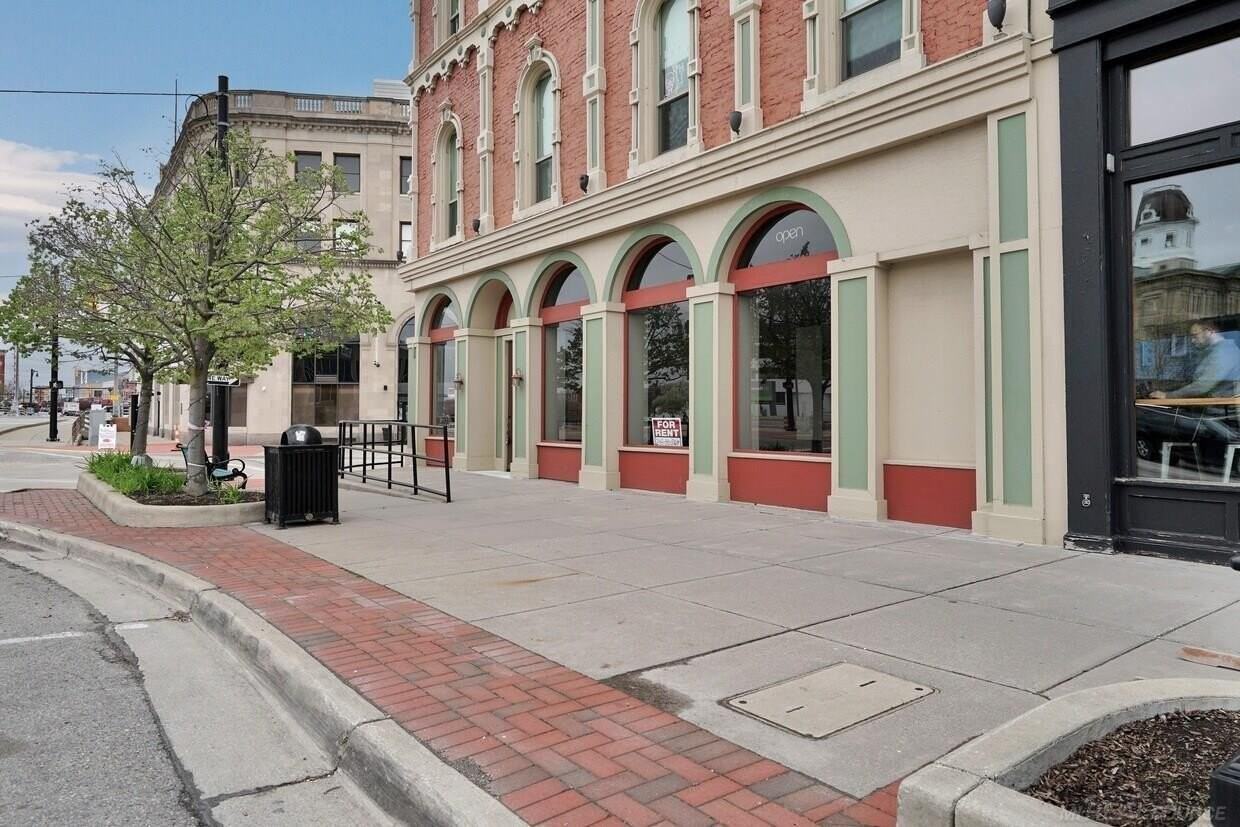 902 Military St - Photo 2 of 21