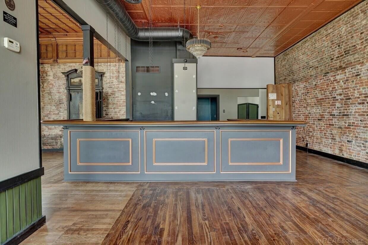 902 Military St - Photo 6 of 21