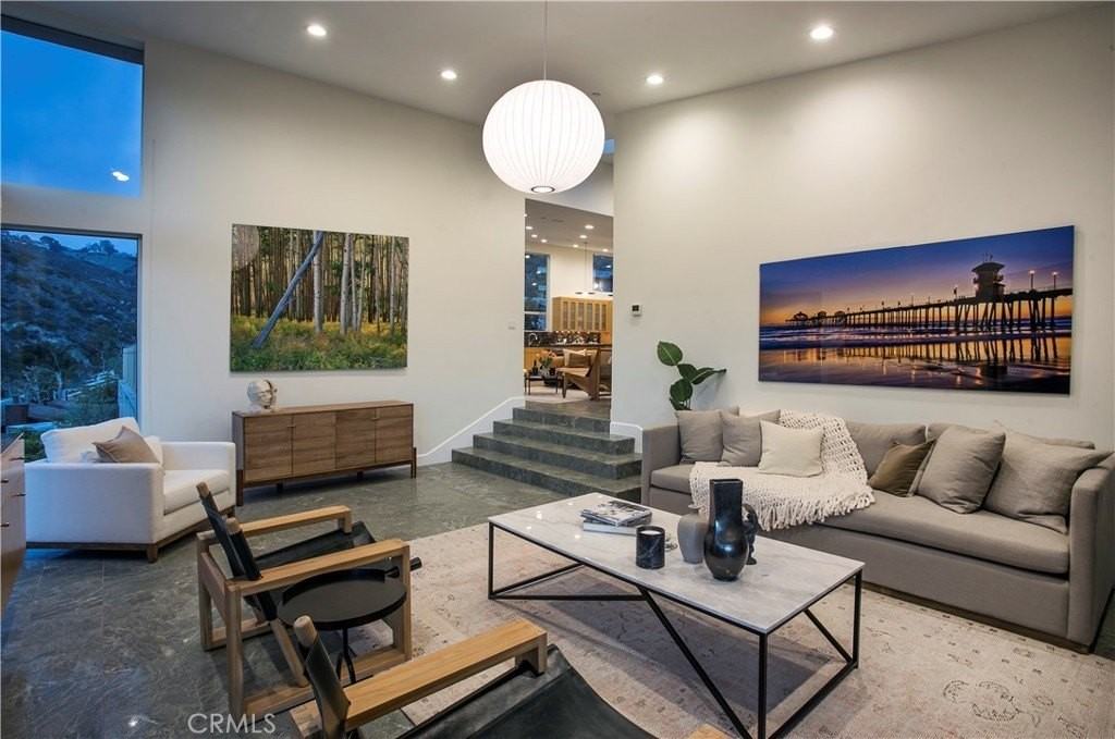 533 Temple Hills Dr - Photo 5 of 21