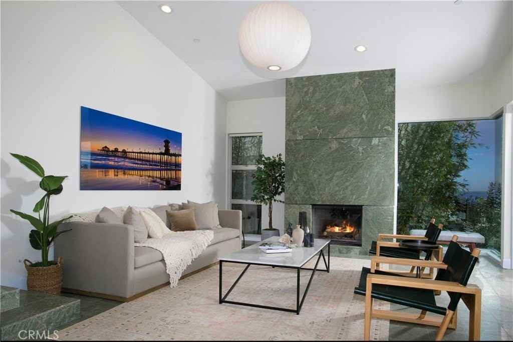 533 Temple Hills Dr - Photo 7 of 21