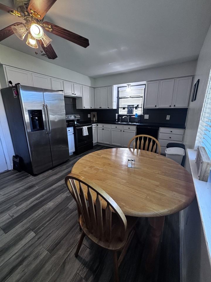 Laurel Ln - Photo 4 of 13