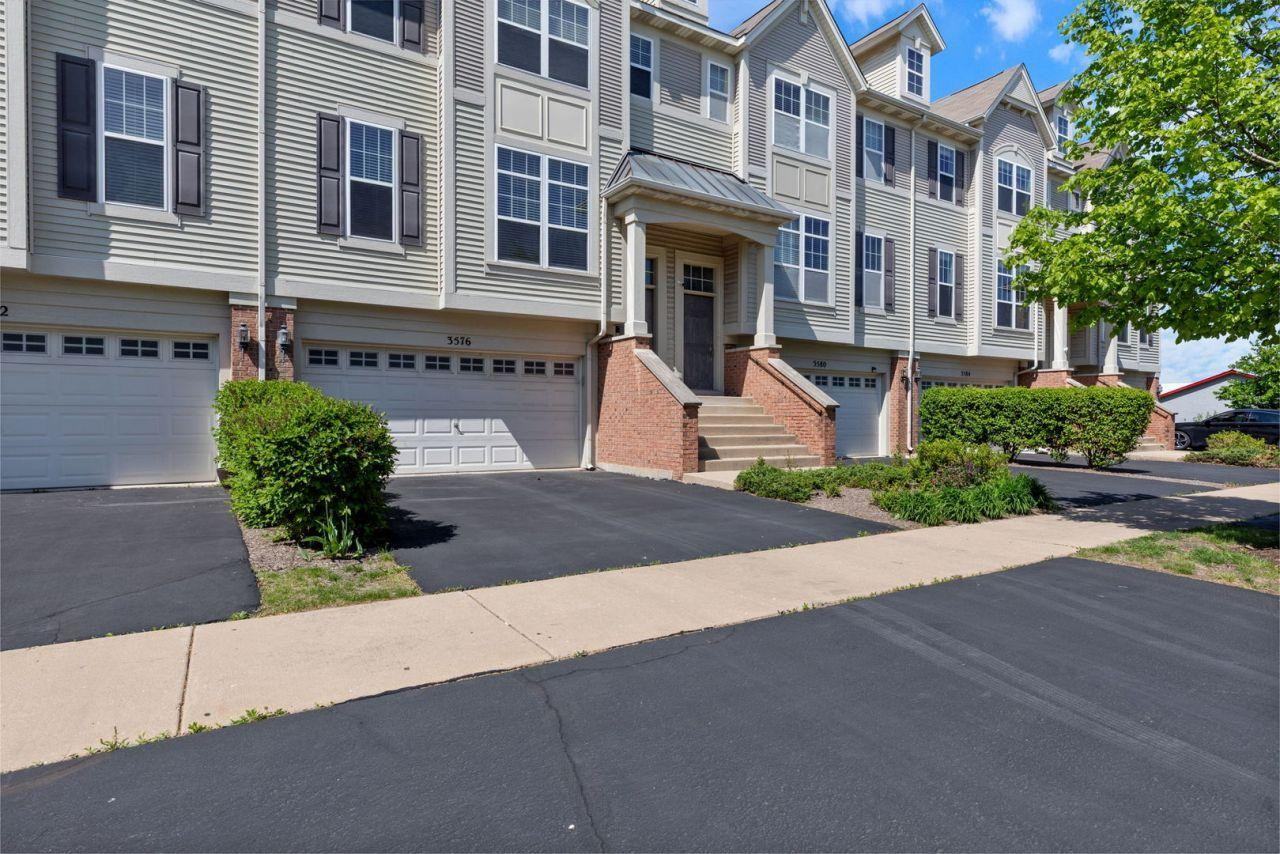 3576 Gabrielle Ln - Photo 3 of 33