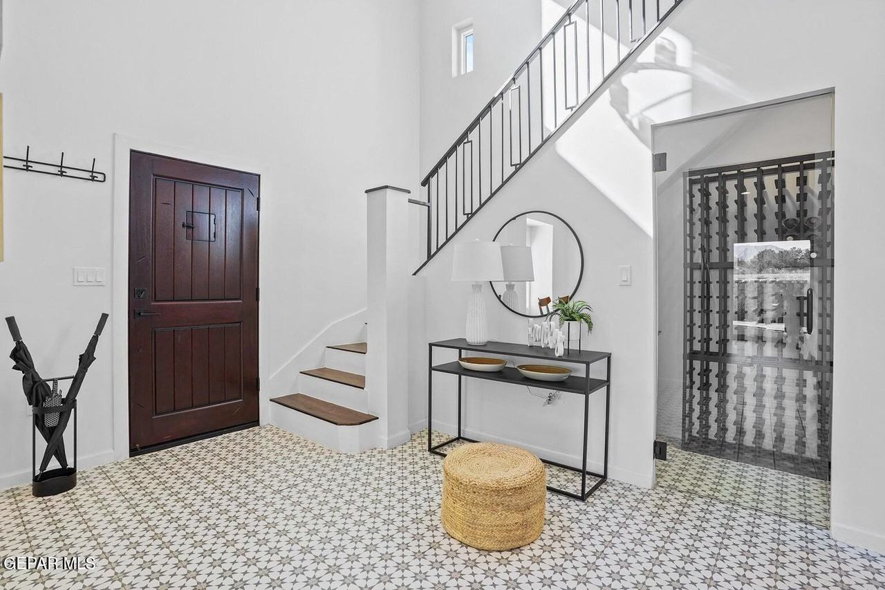 871 Country Club Rd - Photo 2 of 35