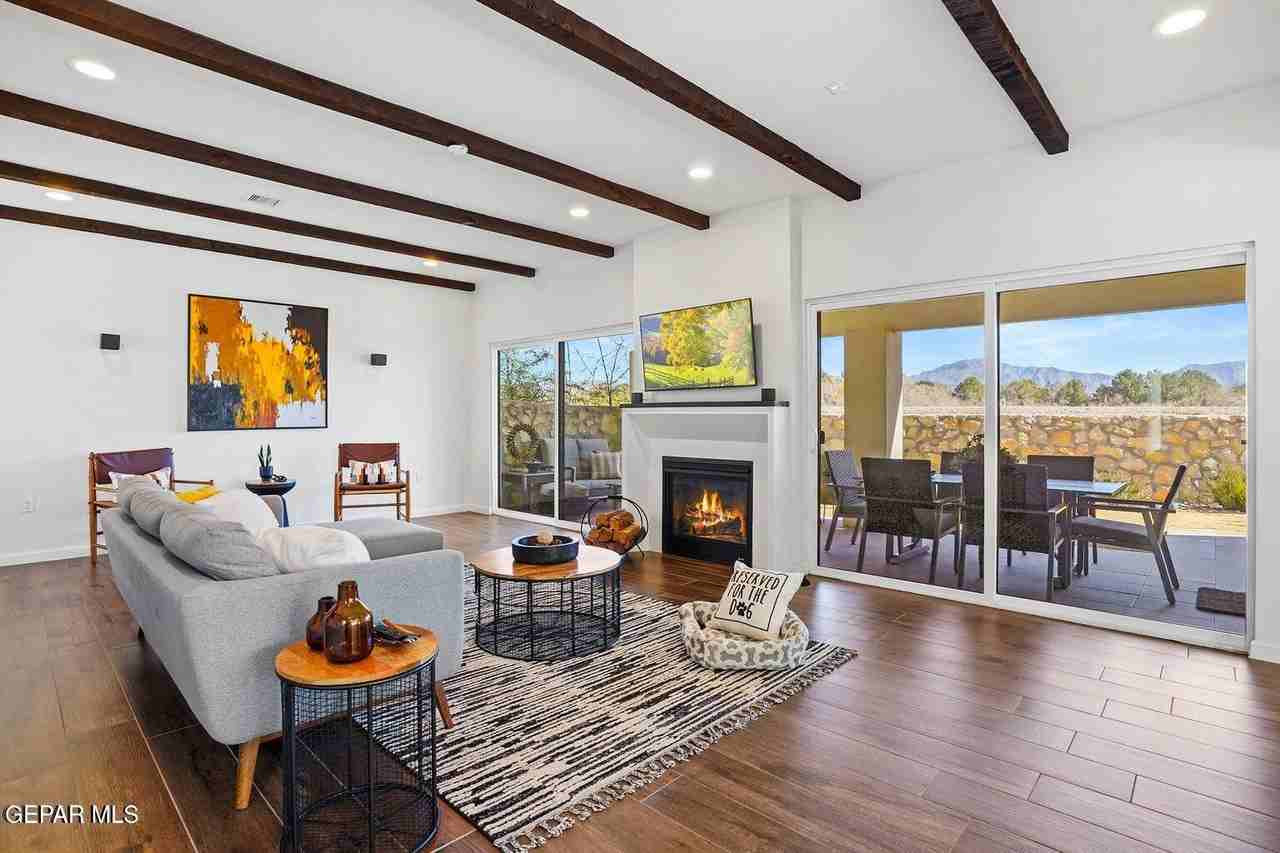 871 Country Club Rd - Photo 4 of 35