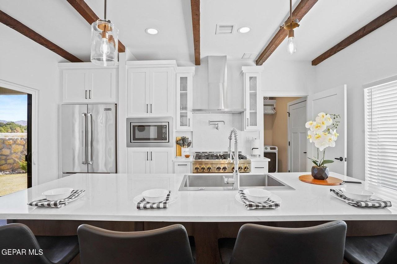 871 Country Club Rd - Photo 7 of 35