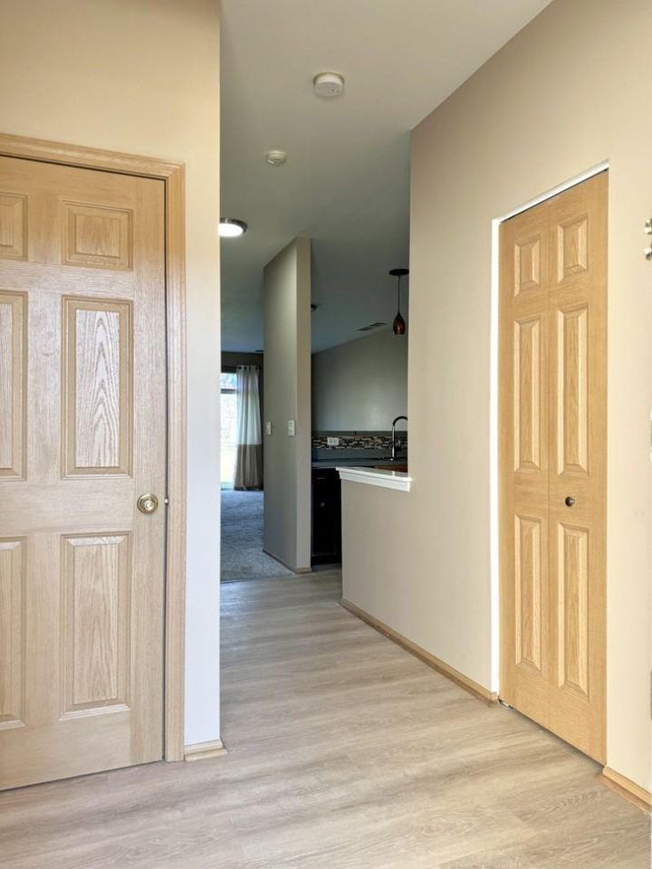 812 Genesee Dr - Photo 3 of 21