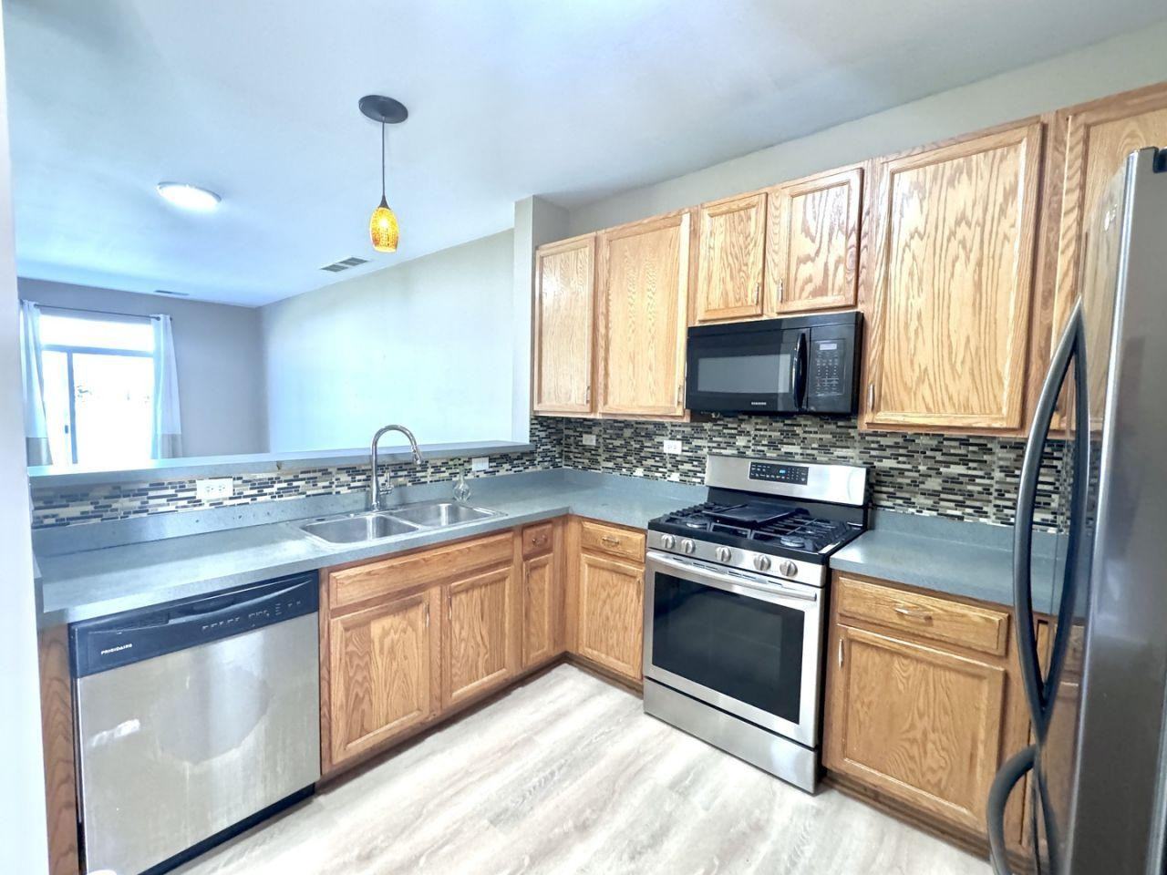 812 Genesee Dr - Photo 4 of 21