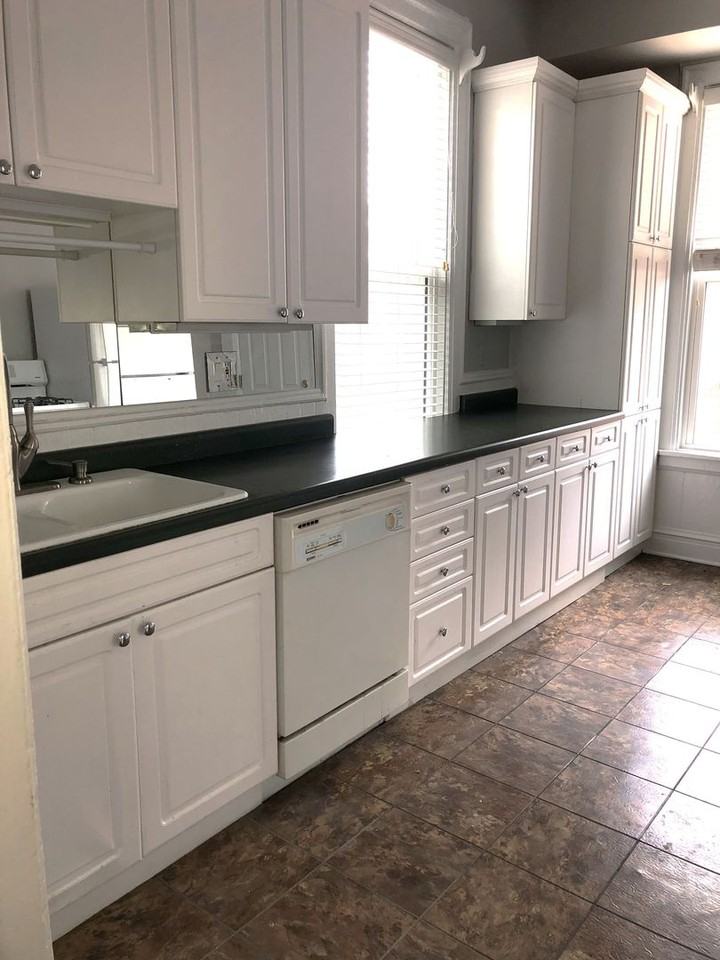 613 - KOMAREWICH- 2113 W. CHARLESTON - Photo 2 of 23