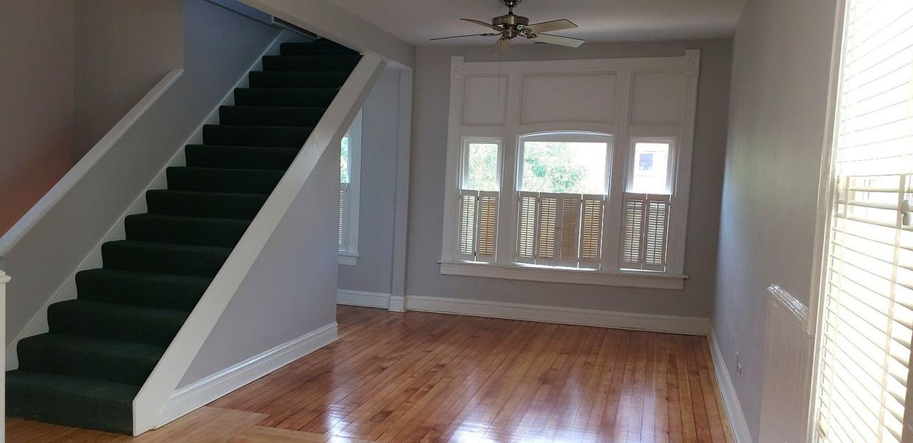 613 - KOMAREWICH- 2113 W. CHARLESTON - Photo 4 of 23