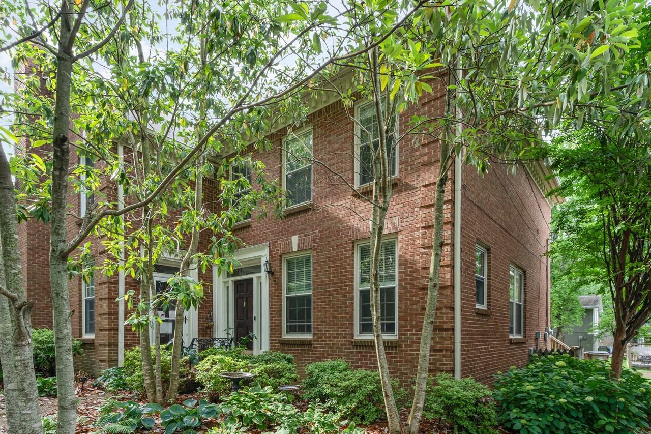 225 Woodmont Cir - Photo 2 of 15